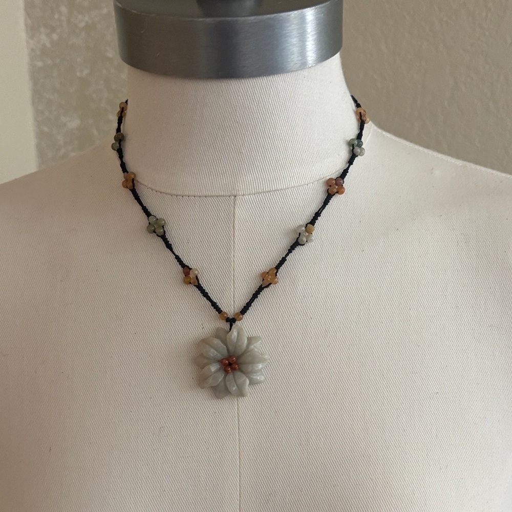 Elegant Floral Necklace with Black and Brown Accents